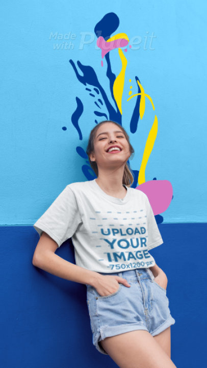 T-Shirt Video of Woman Featuring an Aquatic-Themed Animation