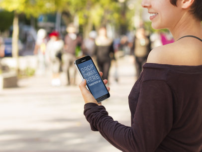 Using Samsung S5 In The Street