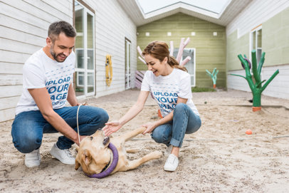 T-Shirt Mockup of a Man and a Woman at a Pet Shelter m8594 r-el2