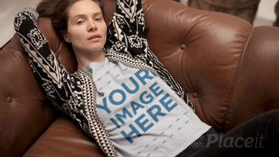  T-Shirt in Stop Motion of a Young Woman Relaxing on a Couch