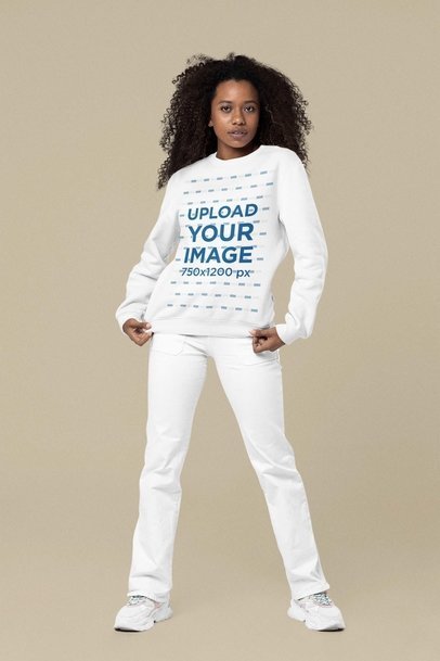 Mockup of a Woman With Natural Hair Wearing a Crewneck Sweatshirt at a Studio