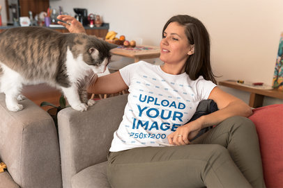 Woman Wearing a T-Shirt Mockup With her Cat a18969