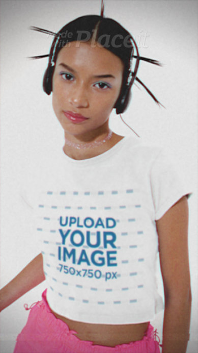 Crop Top Video Featuring a Woman With a Y2K Look