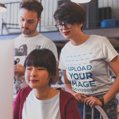 Girl Wearing a Tshirt Mockup while Coaching a Coworker at a Startup a20420