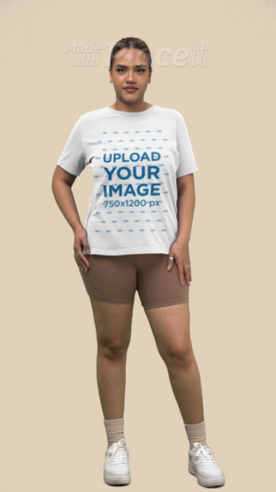 Bella Canvas T-Shirt Video Featuring a Woman Posing With a Smile in a Studio