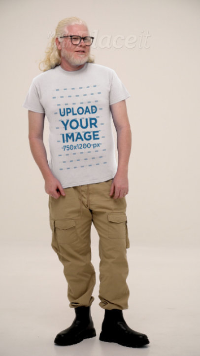 Gildan T-Shirt Vido Featuring a Smiling Bearded Man With Glasses