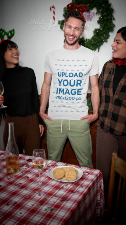 Gildan T-Shirt Video of a Cheerful Man With Reindeer Ears Celebrating Christmas With Friends