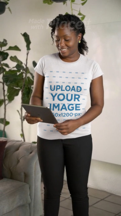 Gildan T-Shirt Video of Smiling Woman Using a Tablet in an Office