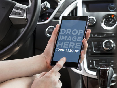 Android Mock-up Generator of Woman Using Sony Xperia Inside the Car