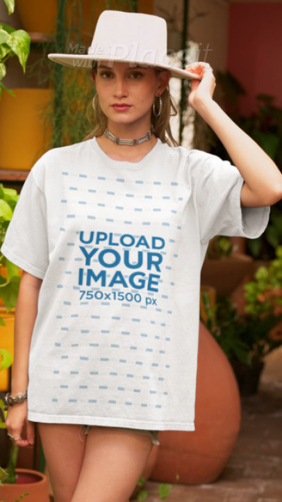 Oversize T-Shirt Video of a Woman With a Boho-Themed Style
