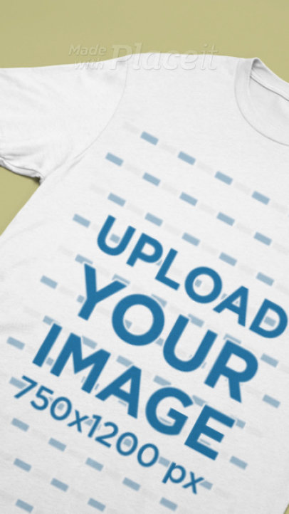 Gildan Round-Neck T-Shirt Video Featuring a Customizable Solid Color Surface