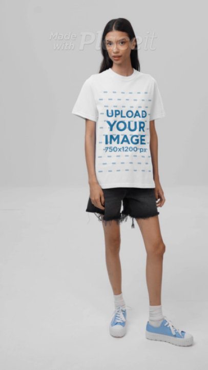 Comfort Colors Video Featuring a Woman Posing in a Studio With a Round-Neck Tee 9047v