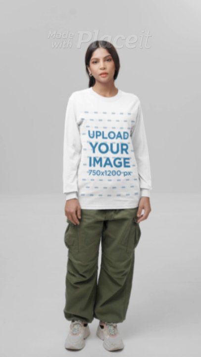 Video of a Woman Posing in a Studio With a Stylish Look Wearing a Comfort Colors Long-Sleeve Tee 9055v