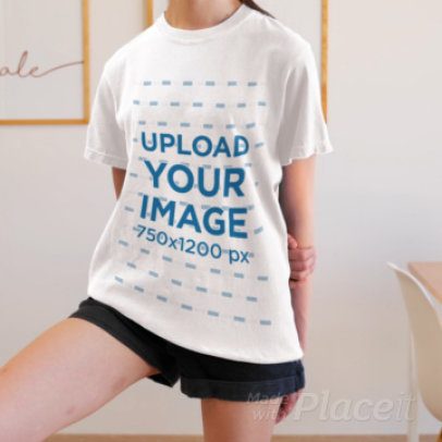 Comfort Colors T-Shirt Video Featuring a Cropped-Face Woman in a Homemade Feel Setting 9117v