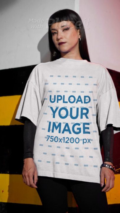 Oversized T-Shirt Video Featuring a Woman With a Gothic-Styled Look 9123v