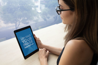 iPad Mockup Featuring a Corporate Businesswoman 22839