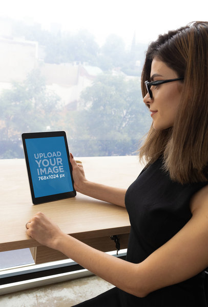 Mockup of a Serious Businesswoman Working on an iPad 22840