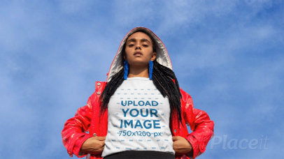 T-Shirt Video with Parallax Effect Featuring a Woman 