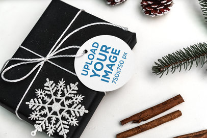 Round Brand Tag Mockup Featuring a Christmas Gift 2084-el1