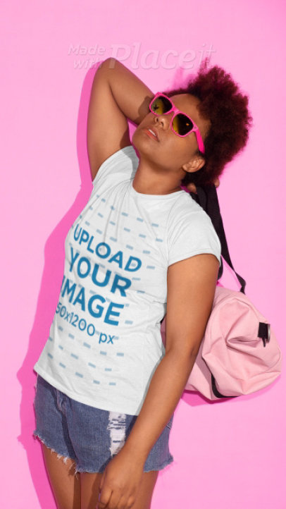 T-Shirt Video Featuring a Young Woman With Short Kinky Hair at a Studio 