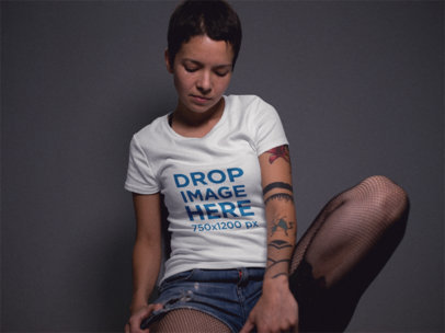 Round Neck T-Shirt Mockup of an Alternative Style Woman