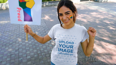 T-Shirt Video of a Woman Holding a Sign and Raising Her Hand 