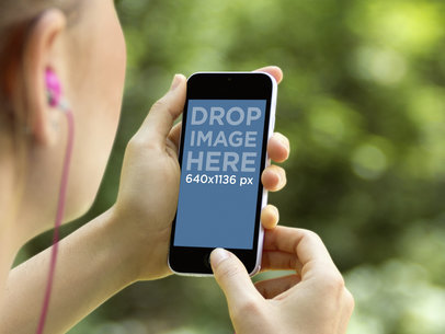 Apple iPhone 5s White Outiline Portrait Girl Wearing Headphones