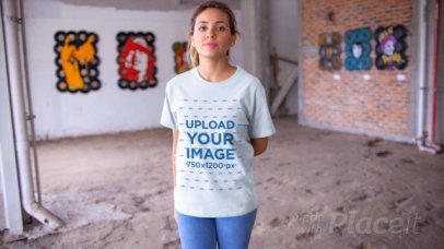 T-Shirt Video of a Woman in an Urban Art Gallery