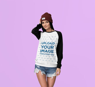 Raglan Crewneck Sweatshirt Mockup of a Woman at a Studio 4372-el1