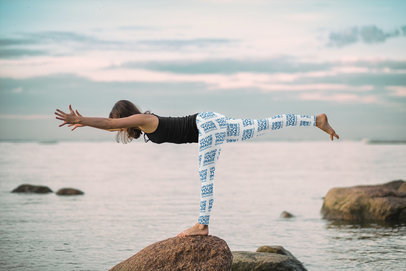 Leggings Mockup of a Woman Doing a Yoga Balance Pose 38576-r-el2