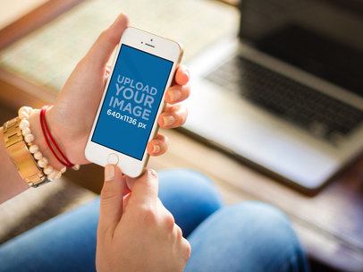 iPhone 5s Gold Portrait Overshoulder