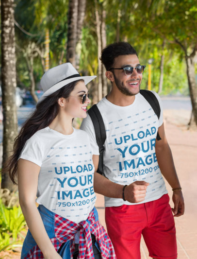 Round-Neck Tee Mockup of Two Travelers by the Beach 46454-r-el2