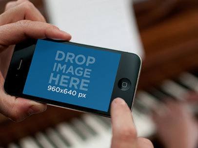 Black iPhone 4 Horizontal Piano